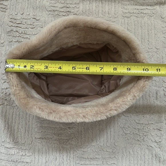 Ugg Australia bucket hat, polyester with real dyed shearling sheepskin trim, O/S - Picture 14 of 16